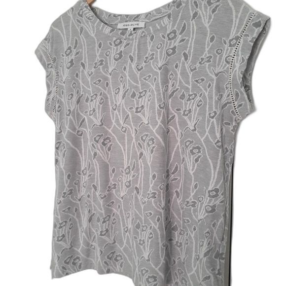 Rose & Olive Women's Gray Floral Cap Sleeve Round Neck Pullover Blouse M - Picture 7 of 14